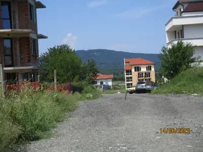 Паркинг /налична зарядна станция за ел.автомобили/