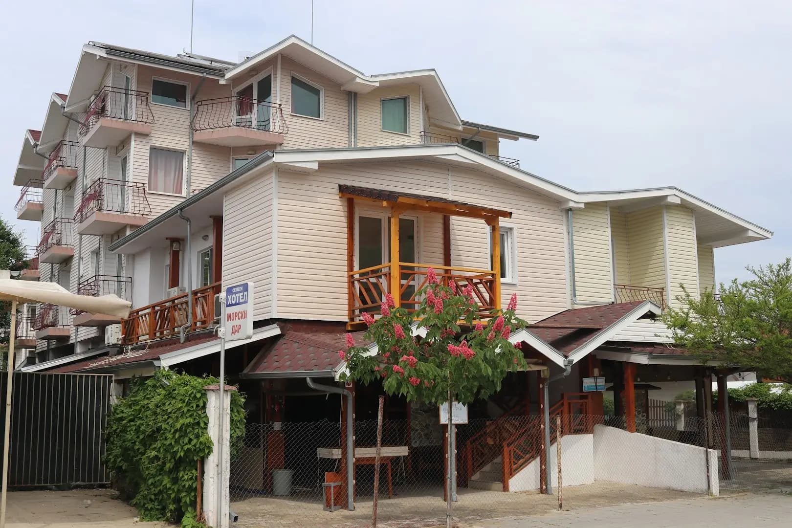 Hotel Morski Dar and Free parking