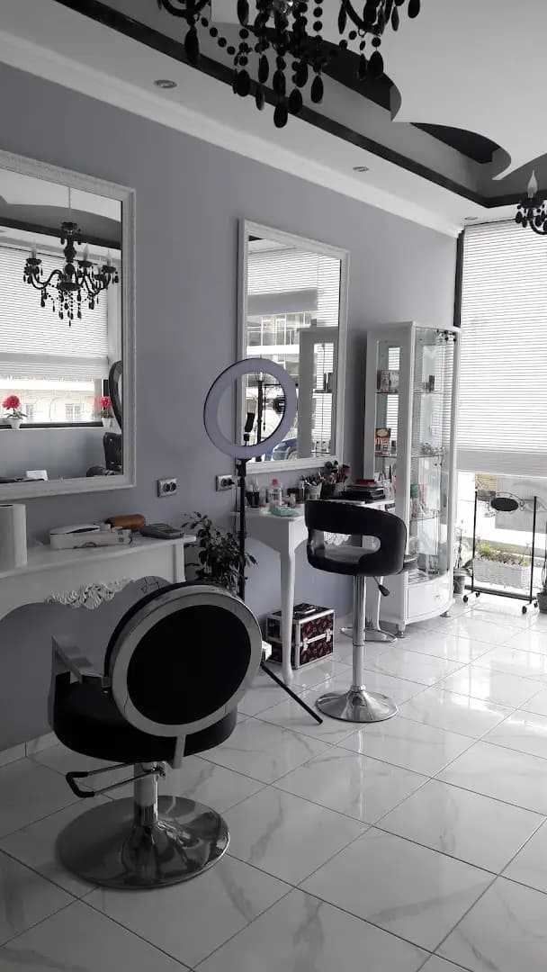 Салон за красота Приморско MakeUp and beauty studio Shine