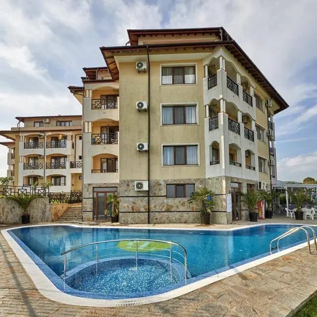 Toma's Residence - Front Beach