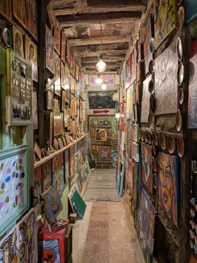 Арт Ателие Дворът (Art atelier Dvorat) (Back Yard Gallery)