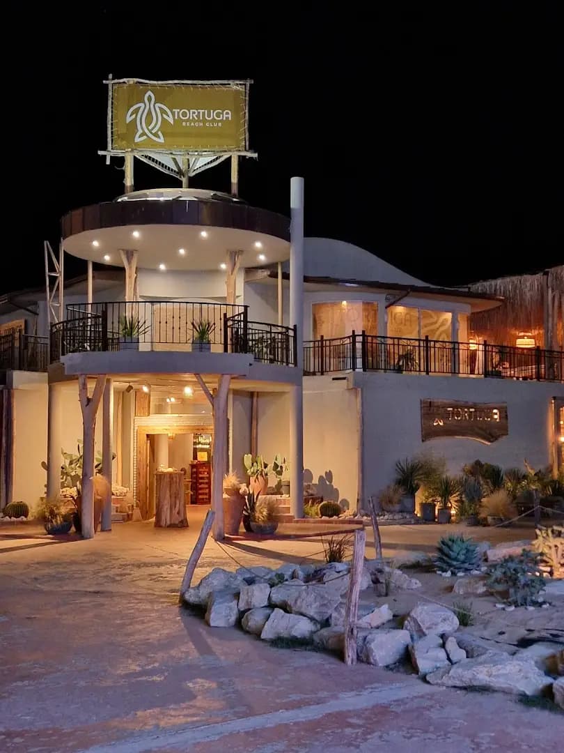 Tortuga Beach Club / Golden Sands (FREE PARKING)