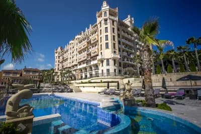 Royal Castle Hotel & Spa