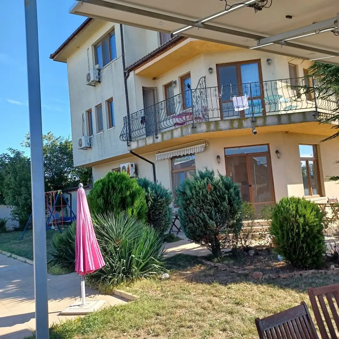 Guest House Golden Flake 4km from Bolata beach