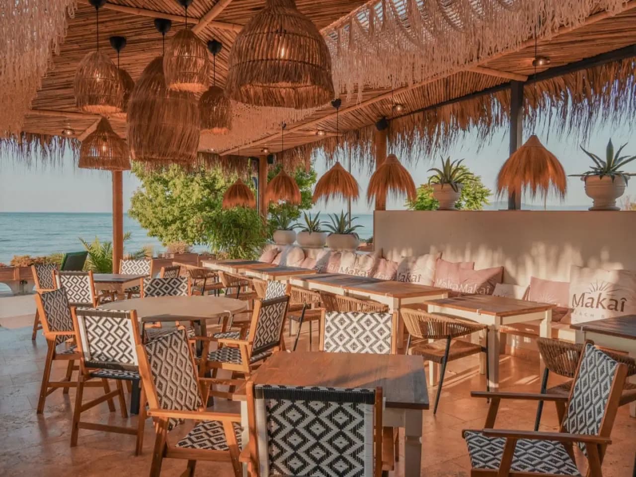 Makai Beach Bar