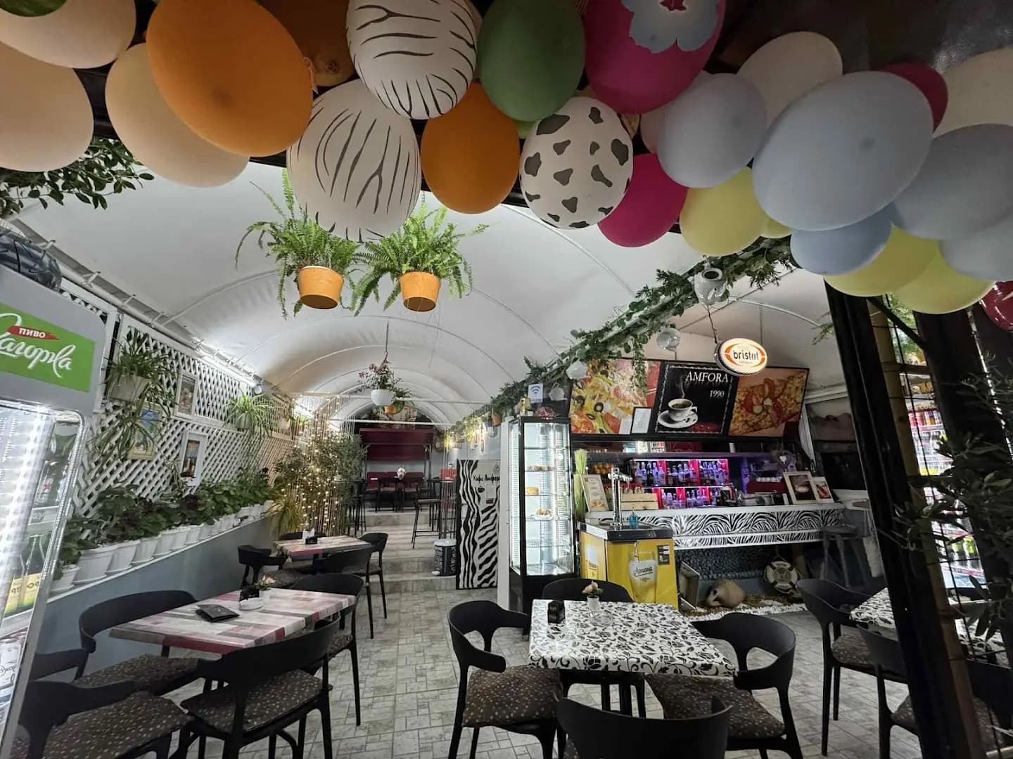 Amphora Coffee and Cakes