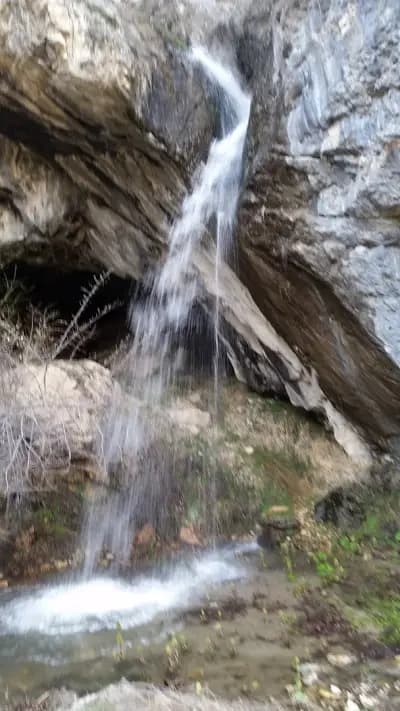 Водопад Скакалото