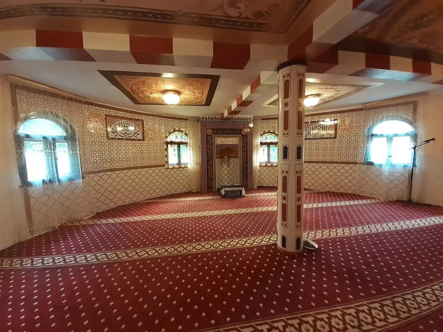 Джамия Черна Места