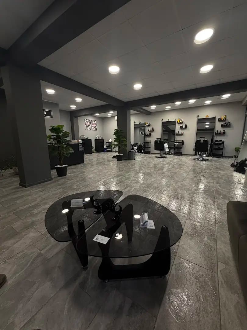 Cactus Barbershop | Бръснарски салон | Мъжко подстригване | Оформяне на брада гр. Ямбол