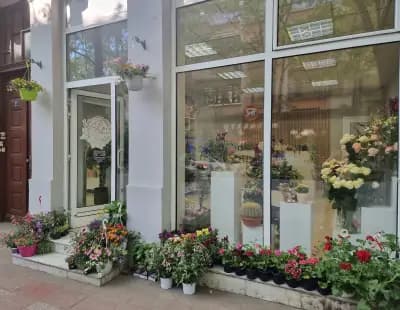 Магазин за цветя Lovely Flowers
