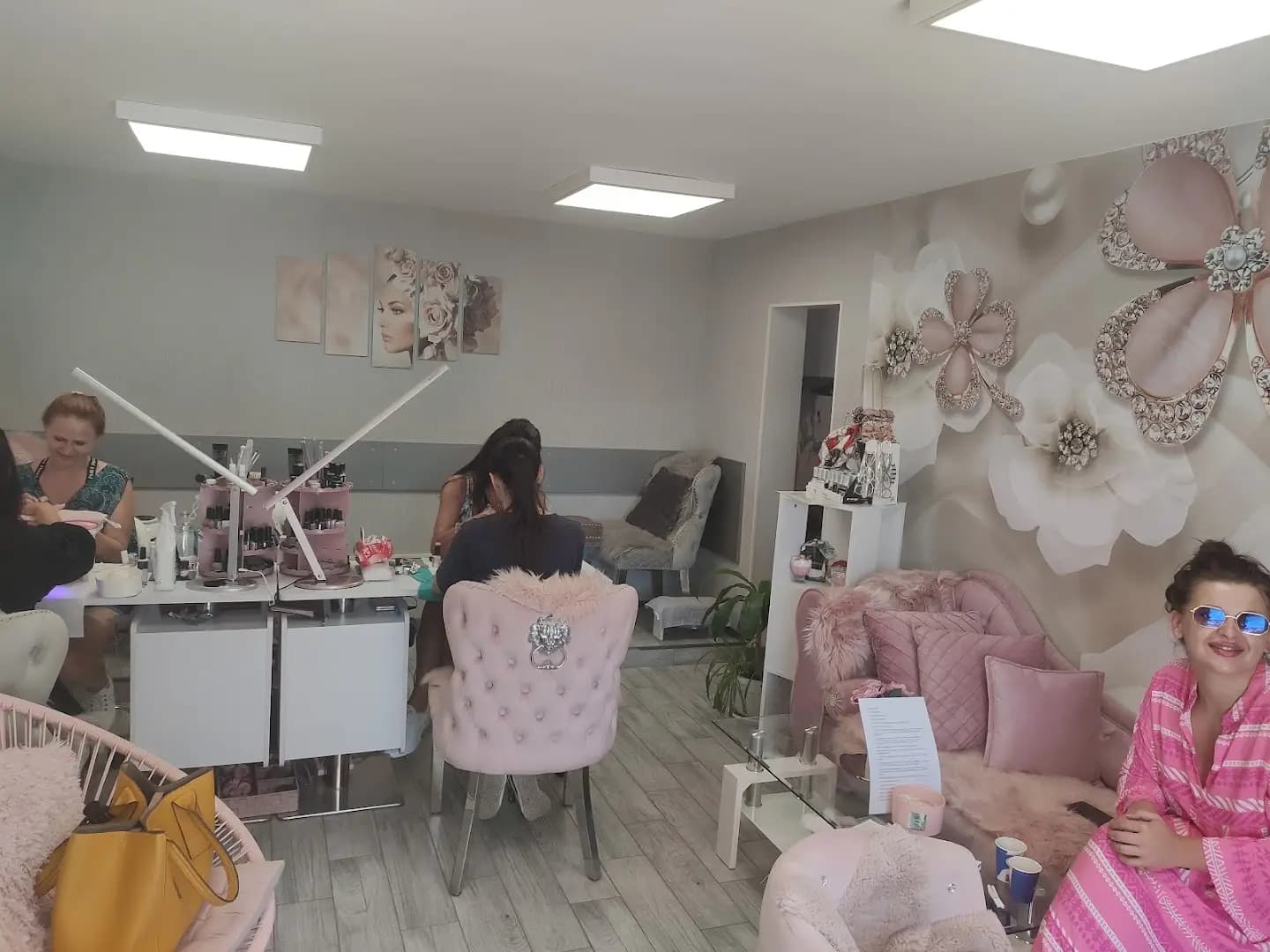 Студио за красота Финес 77 / Beauty studio