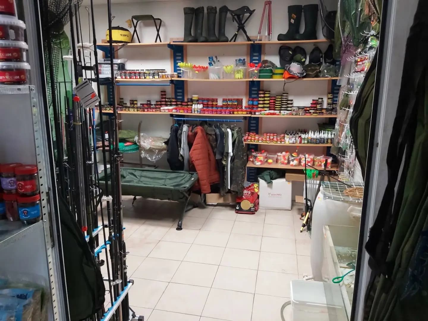 Multi Fishing | Рибарски магазин Костинброд | Въдици | Макари | Стръв | Захранки | Къмпинг оборудванe | Риболовни
