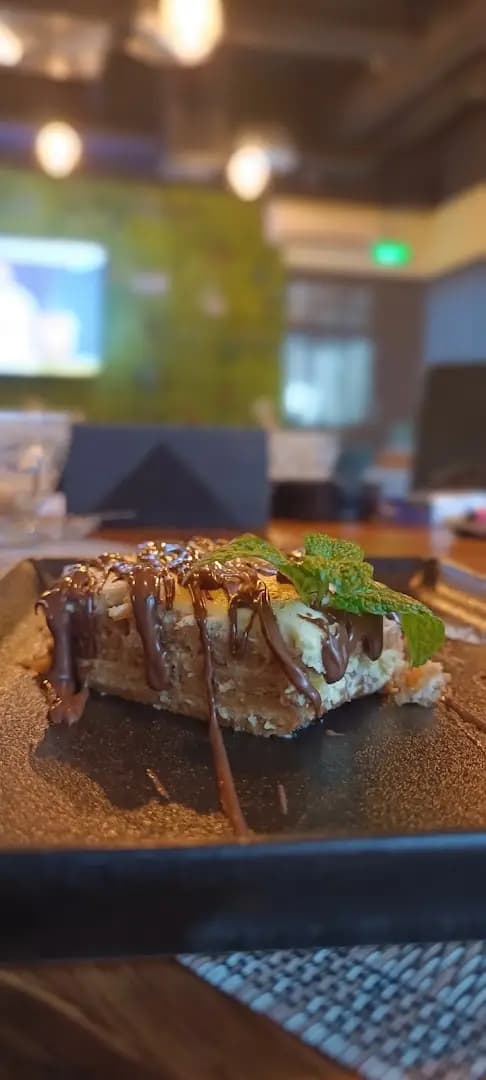 Bar & Dinner 77