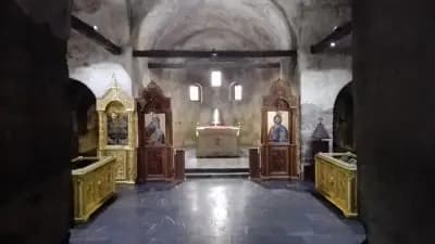 Паметници, облицовки, плотове, первази, стъпала и др.