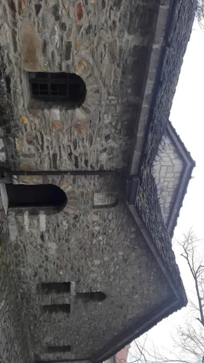 Паметници, облицовки, плотове, первази, стъпала и др.