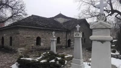 Паметници, облицовки, плотове, первази, стъпала и др.