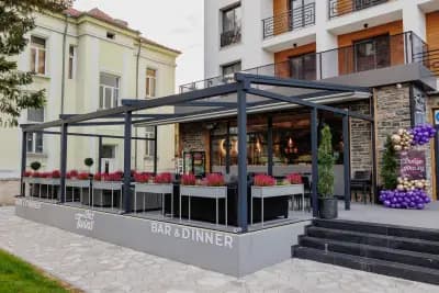 Second Twins bar & dinner