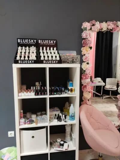 Glamur Beauty bar - Студио за маникюр, педикюр, кола-маска и фризьор