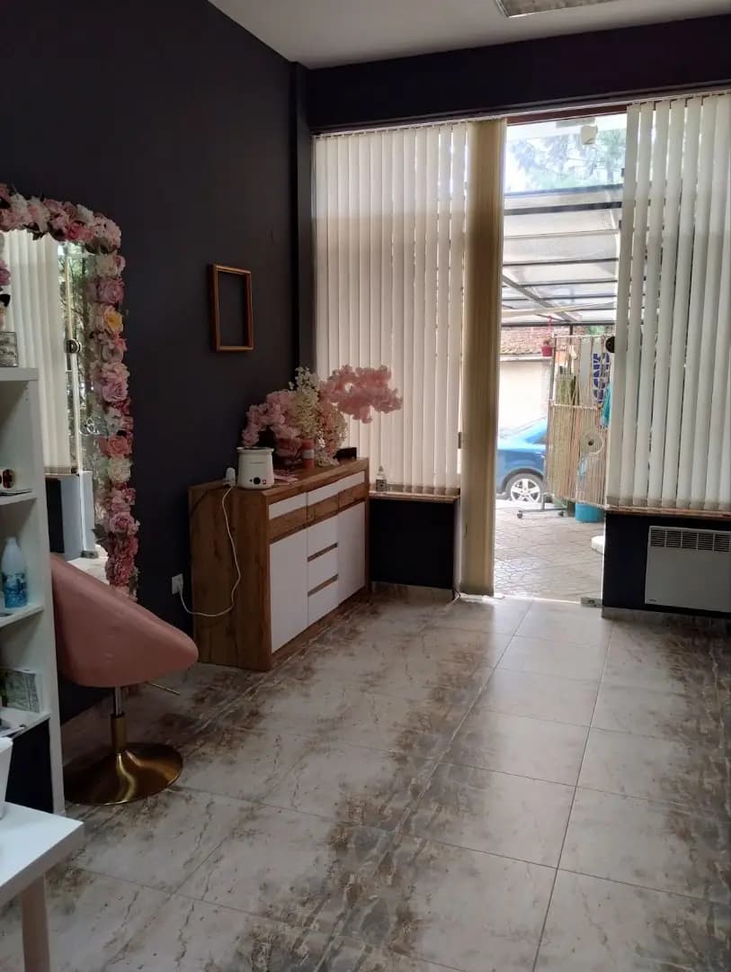 Glamur Beauty bar - Студио за маникюр, педикюр, кола-маска и фризьор