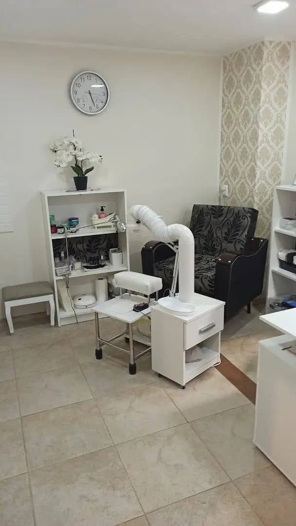 Салон УЛИ "ULI NAILS"