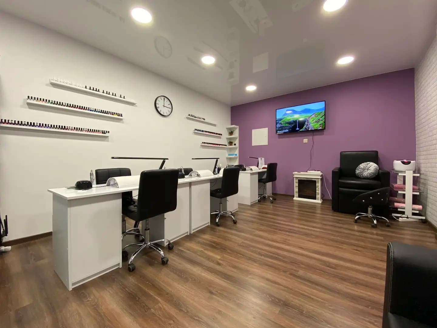 Nika Nails Factory