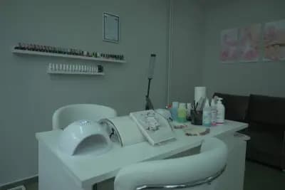 Neli nails