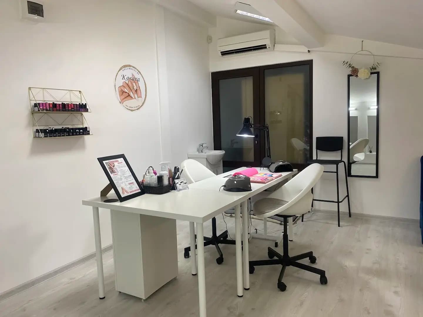 Kosara Nails салон за маникюр и педикюр Перник
