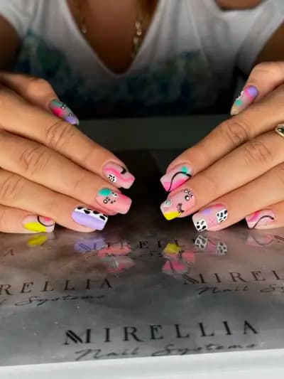 Black and white nail studio
