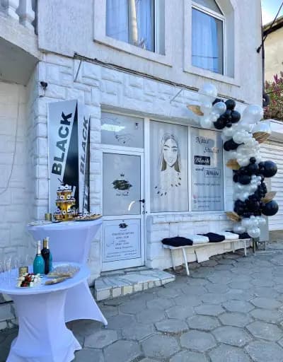 Black and white nail studio
