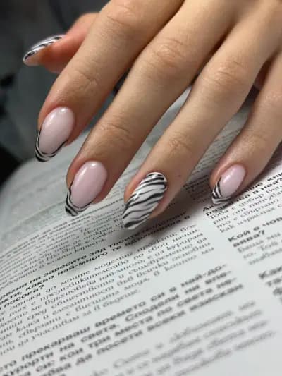 Studio Zlatova nails