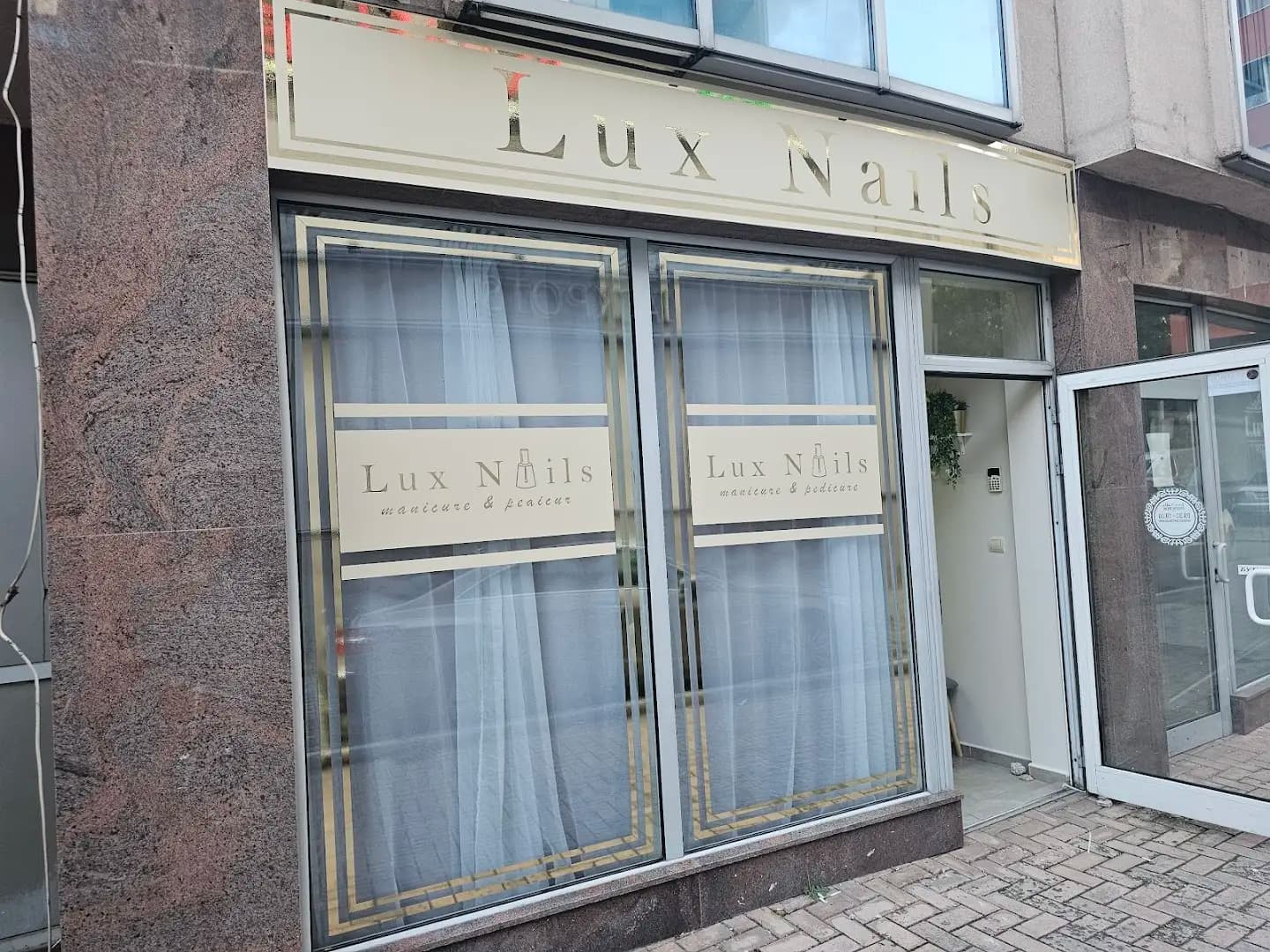 Lux Nails Varna
