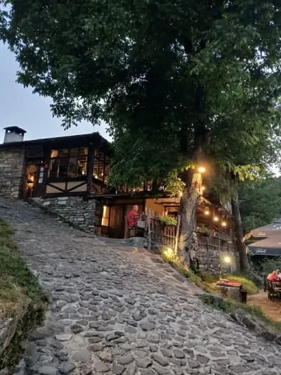 Гостилница "Хитър Петър"