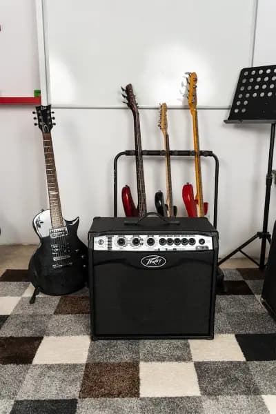 Музикална Школа "Sound Circle" - Уроци по Китара, Бас, Барабани, Пиано, Пеене, Рисуване