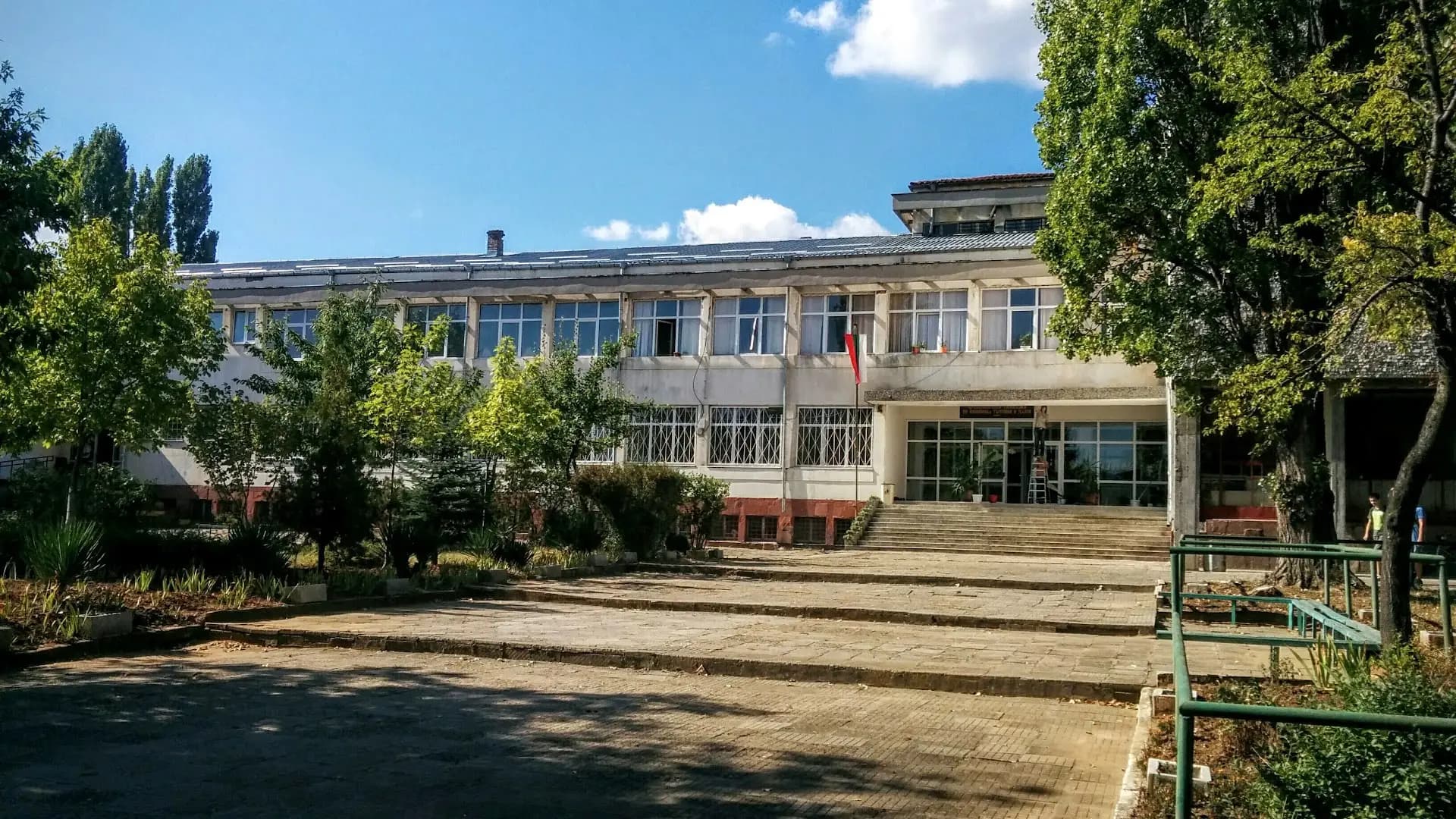 ПРОФЕСИОНАЛНА ГИМНАЗИЯ ПО ИКОНОМИКА, ТЪРГОВИЯ И УСЛУГИ