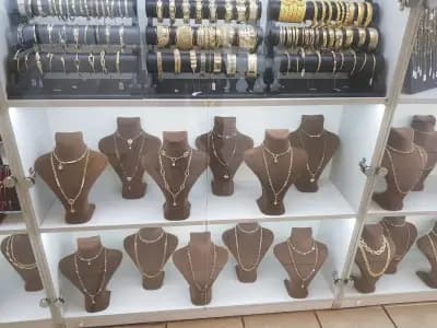 Арарат - обменно бюро, уестърн юнион, заложна къща, златарски магазин.