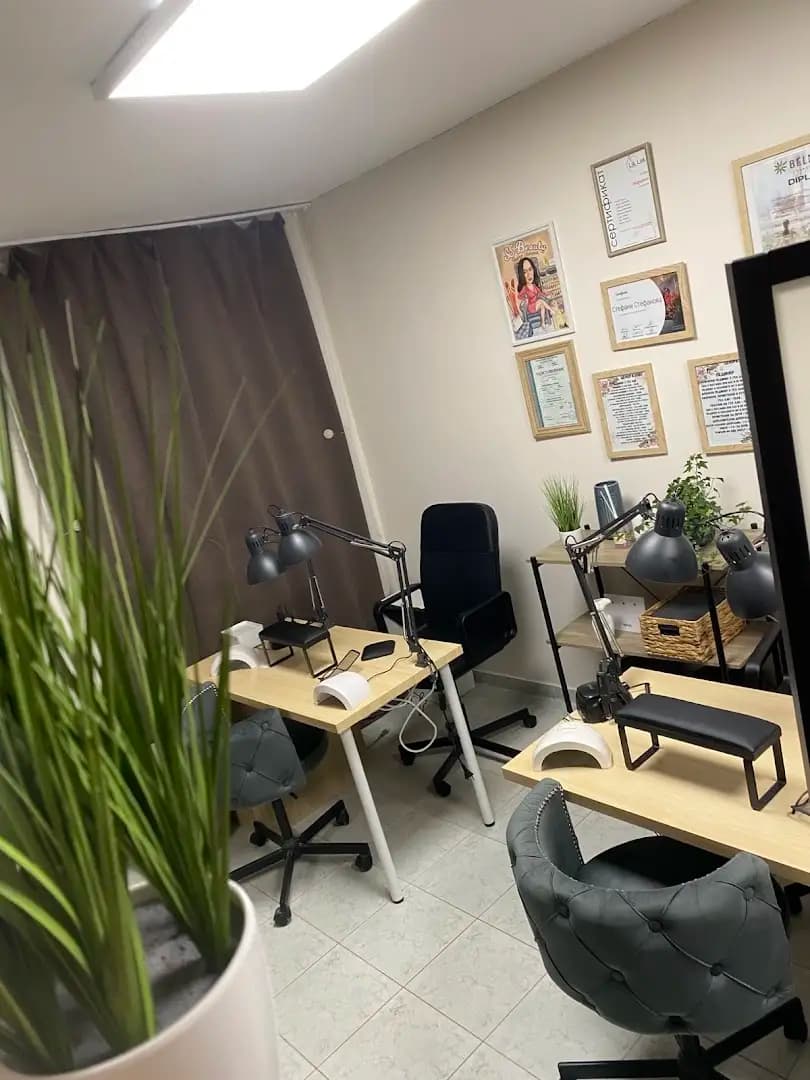 Nails studio by Lora