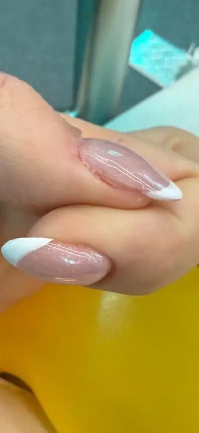 Сердика център маникюр "АЕЯ"