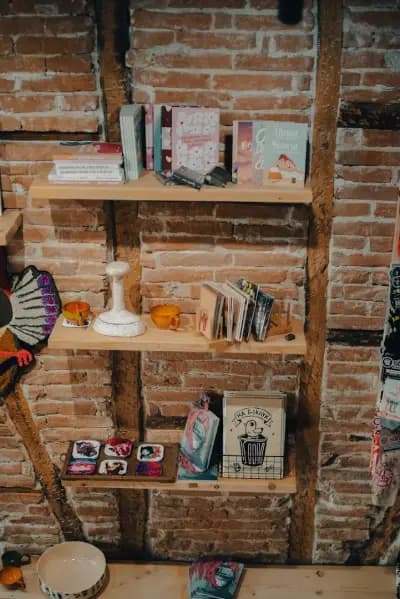 Draka gift shop - cool stuff and art