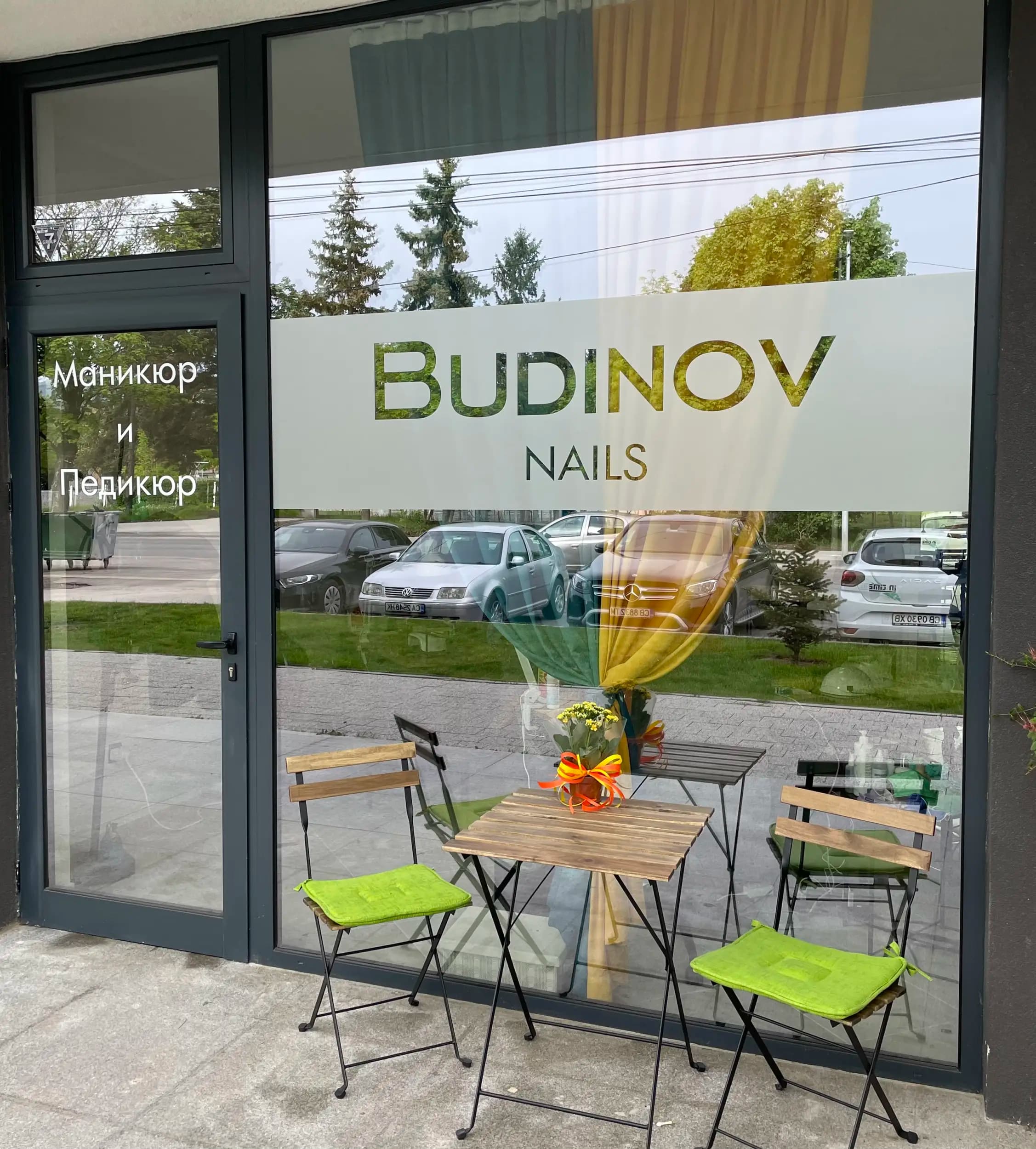 Budinov nails