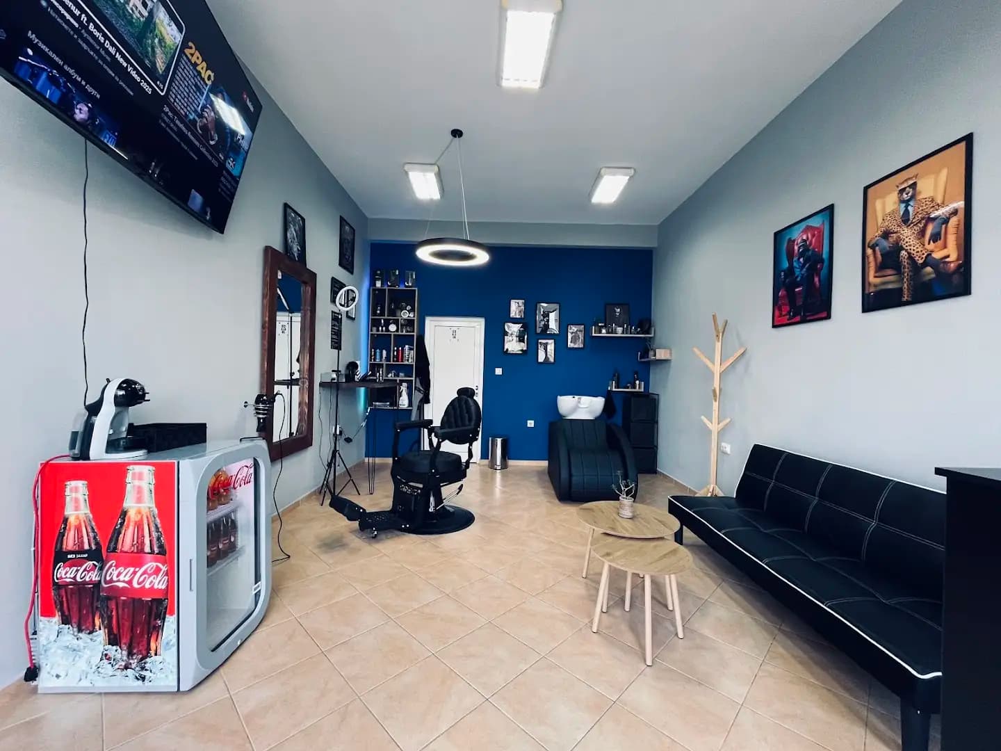 The Blind Barber Barbershop / Бръснарница