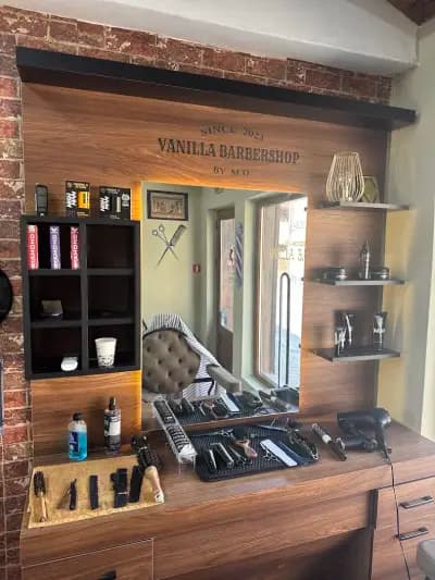 Vanilla BarberShop | Бръснарница Банско | Мъжко и Дамско подстригване | Боядисване | Оформяне на брада