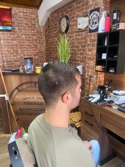 Vanilla BarberShop | Бръснарница Банско | Мъжко и Дамско подстригване | Боядисване | Оформяне на брада