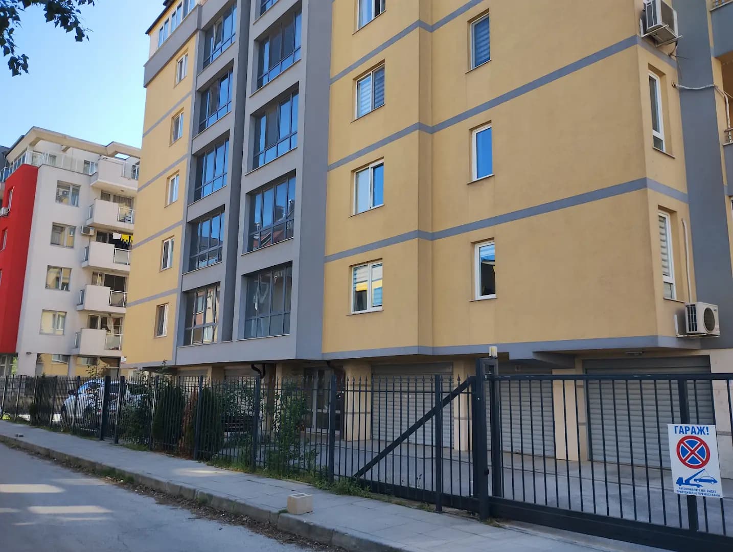 Happy Apartment & Free Breakfast - Mladost