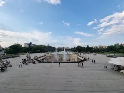 Сферичните фонтани в подлеза на НДК