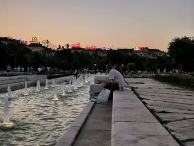 Сферичните фонтани в подлеза на НДК