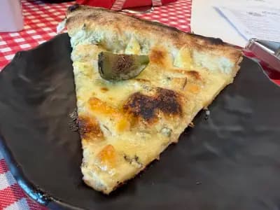 Amo La Vita Ресторант и магазин Уест Мол