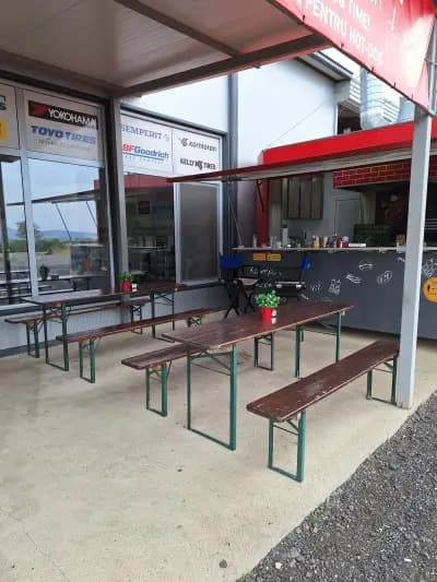 Service and Tire center - Fast food