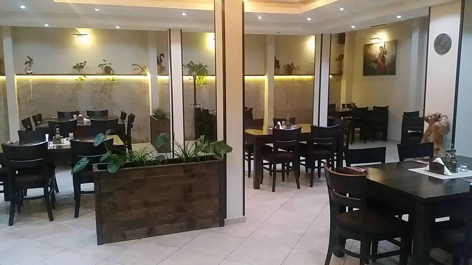 Зад театъра