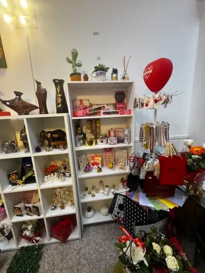 Friends Flowers and Decorations – магазин за цветя и подаръци Младост 4