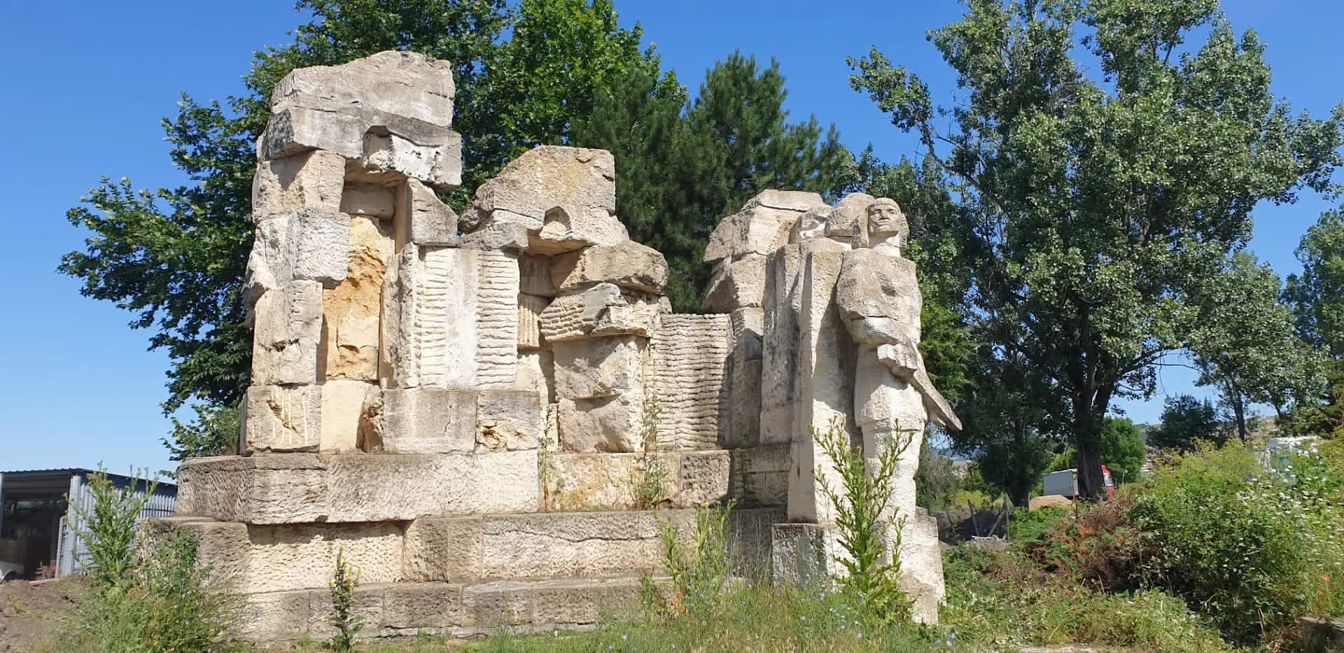 Паметник на Тримата братя
